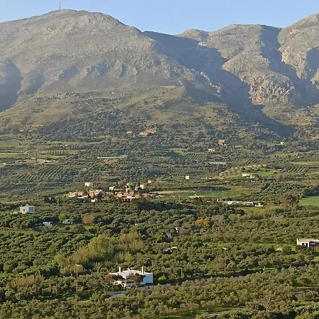 فيلة With A Pool In Lefkogia *