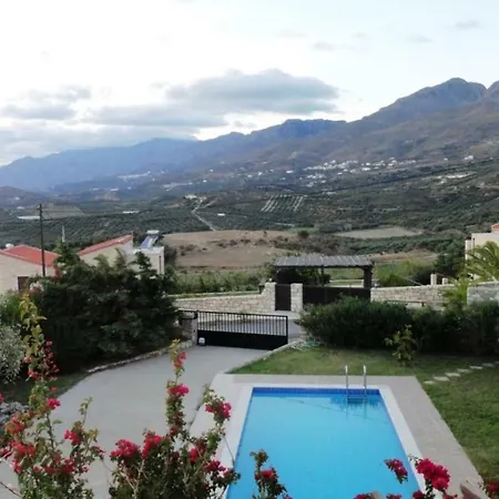 With A Pool In Lefkogia فيلة *