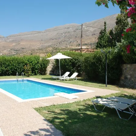 With A Pool In Lefkogia فيلة