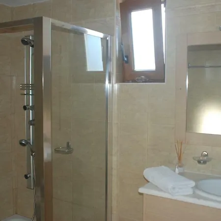 Villa With A Pool In Lefkogia *