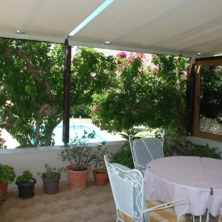 Villa With A Pool In Lefkogia *