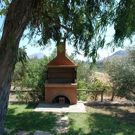Villa With A Pool In Lefkogia